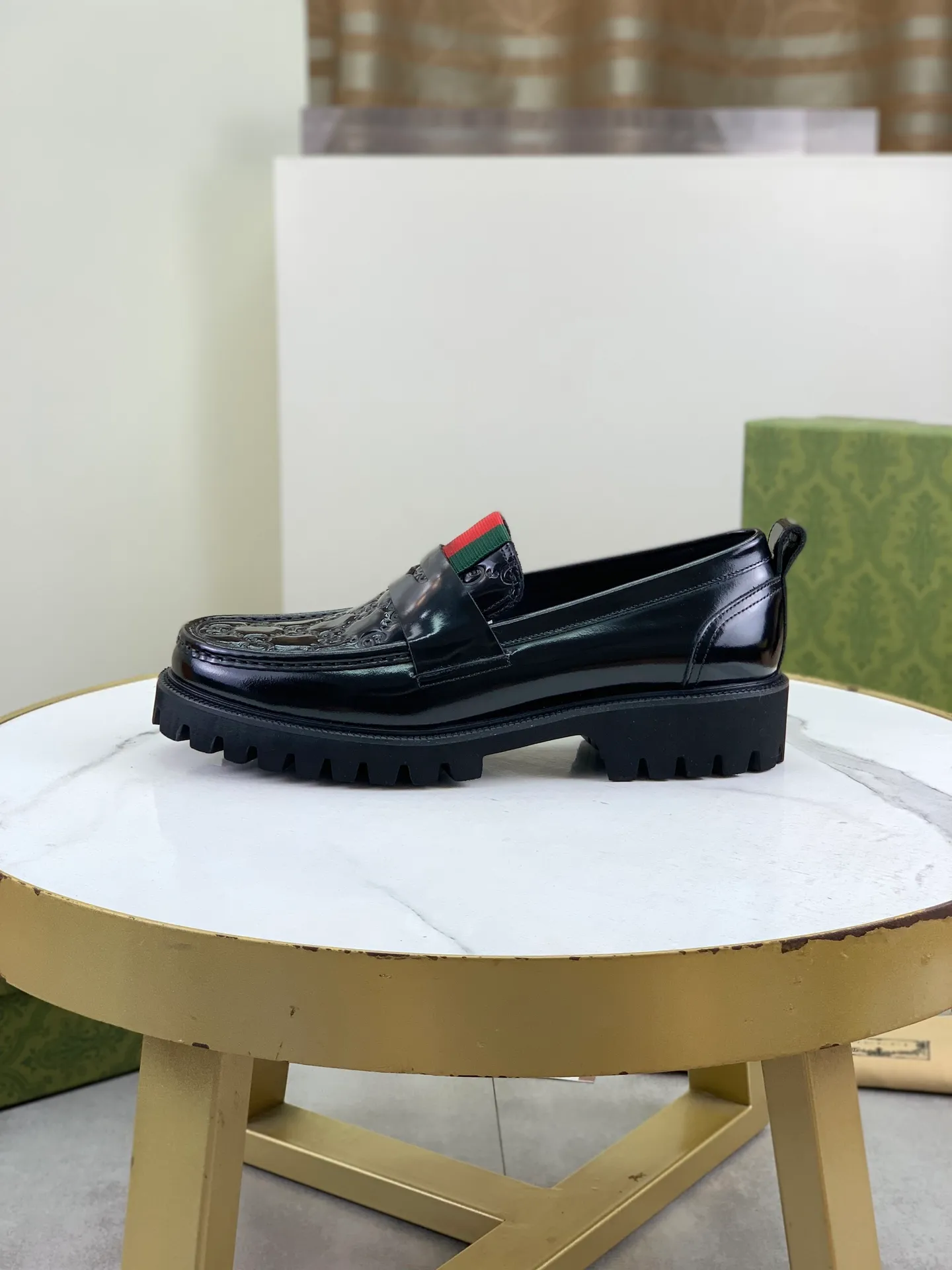 Factory price P840 💰💎💎💎Top version (original foam outsole) Brand: [GUCCi] Gucci's new business formal casual leather shoes Standard code: Men's size 39–45 (38 needs to be customized) Grade: Same style as the official website Original order quality Materials: Original open-edge beaded calfskin Water-dyed cowhide lining Original lightweight foam outsole Style category: Men's fashion Formal casual leather shoes, slip-on men's shoes series, young and fashionable, European and American trends, British style, casual matching, comfortable feet, color: multiple colors available, actual picture